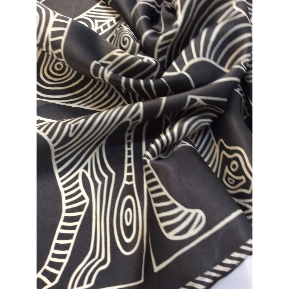 DANIEL HECHTER PARIS Gray Animals Print Silk Scarf 20"/20,5" EX COND - Picture 4 of 10